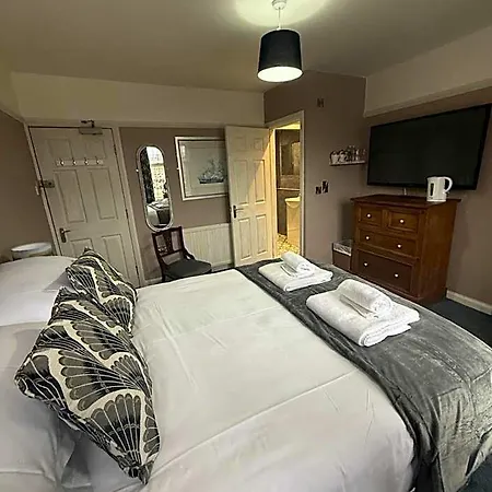 The Endeavour Hotel 3*