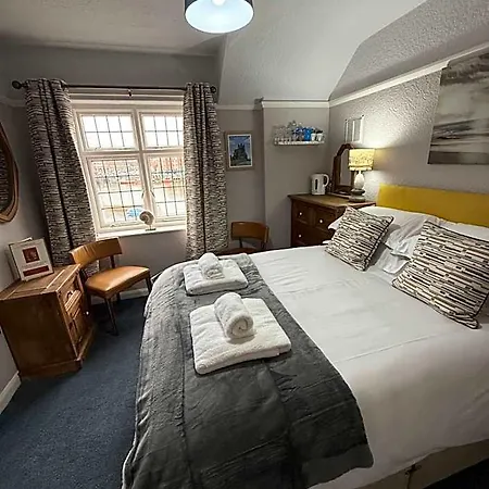 Hotel The Endeavour 3*