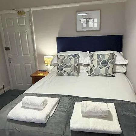 The Endeavour Hotel 3*
